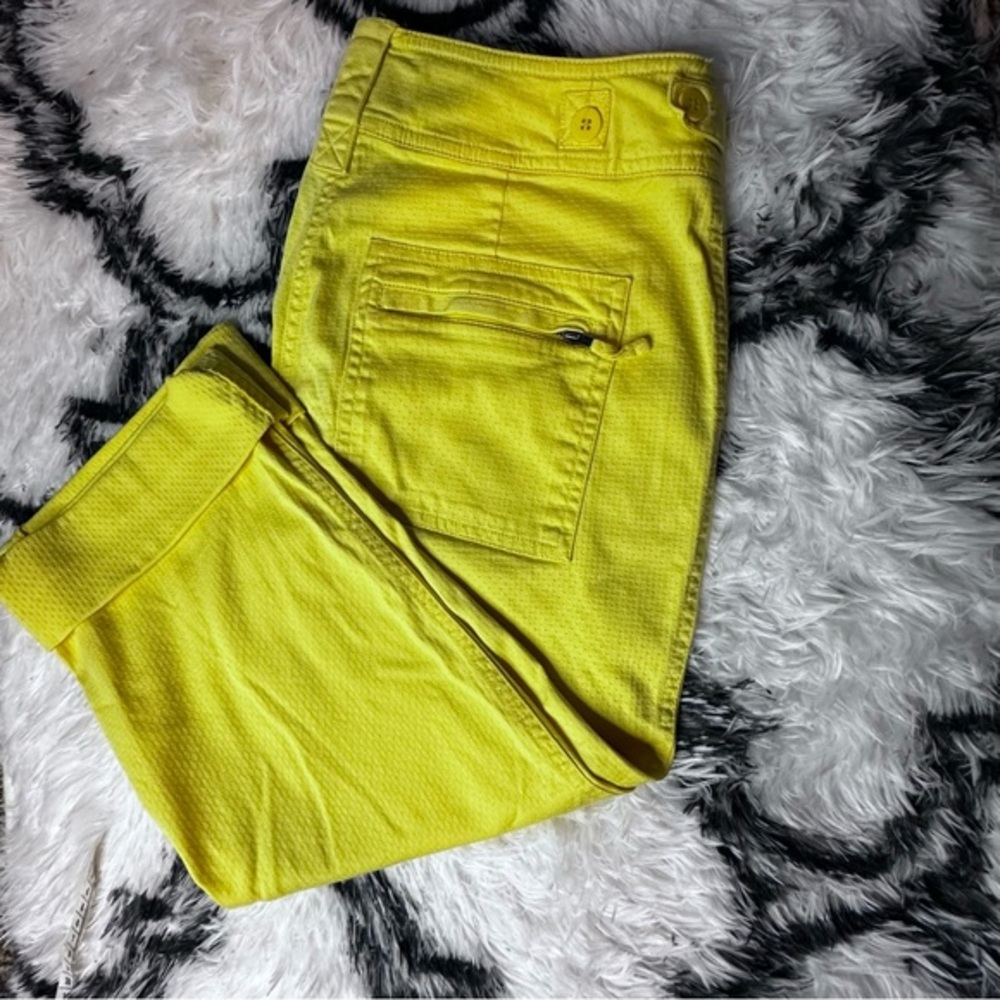 Nine & Co. stretch Capris brilliant yellow size 10